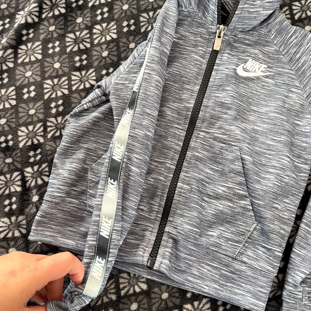 Boys Nike training jacket - Picture 3 of 5